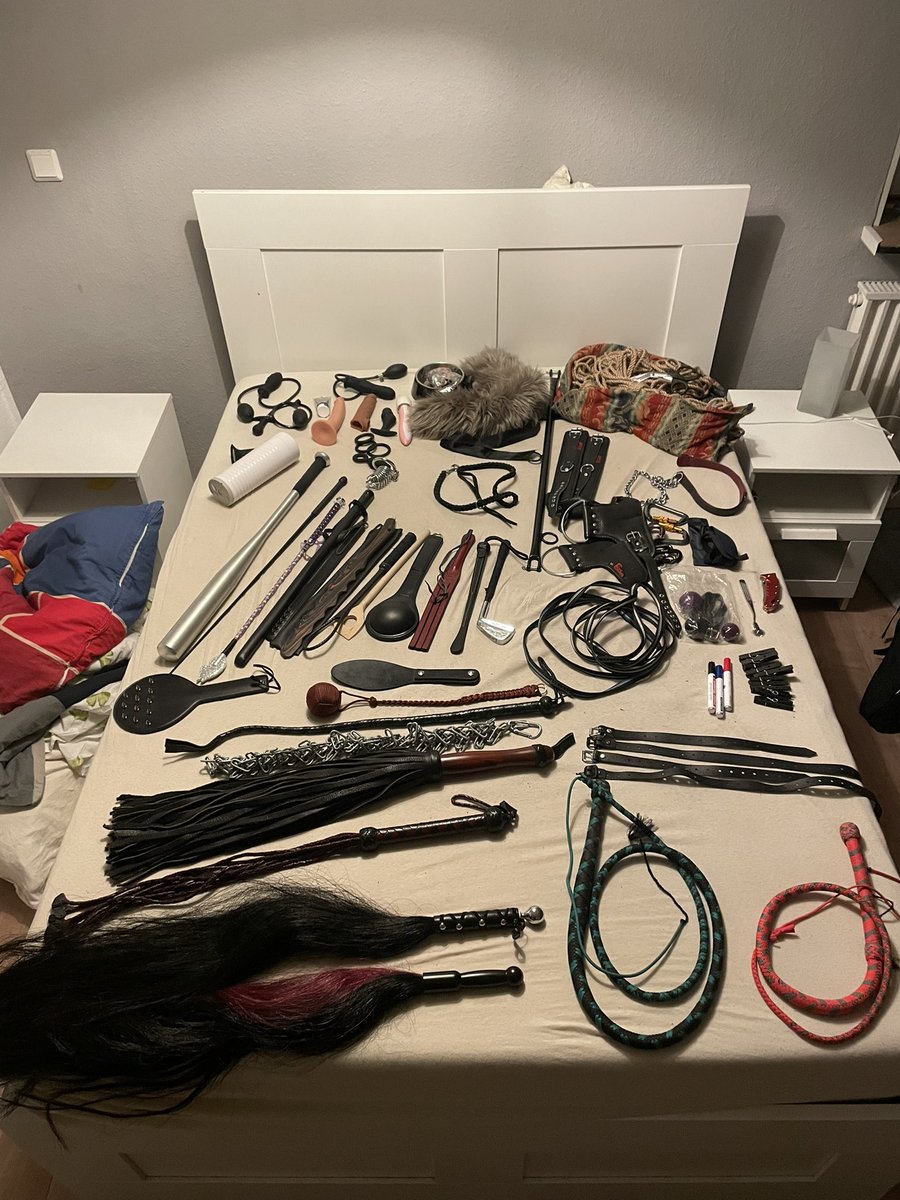 CN Kink, Sex, BDSM

Ich glaub ich hab zu viel Kram. In die Tasche passte vielleicht etwas mehr als n Drittel bequem. Aber das auf dem Bild ist auch nur das, was ich häufiger mal nutze. Da gibt’s noch mehr zu…