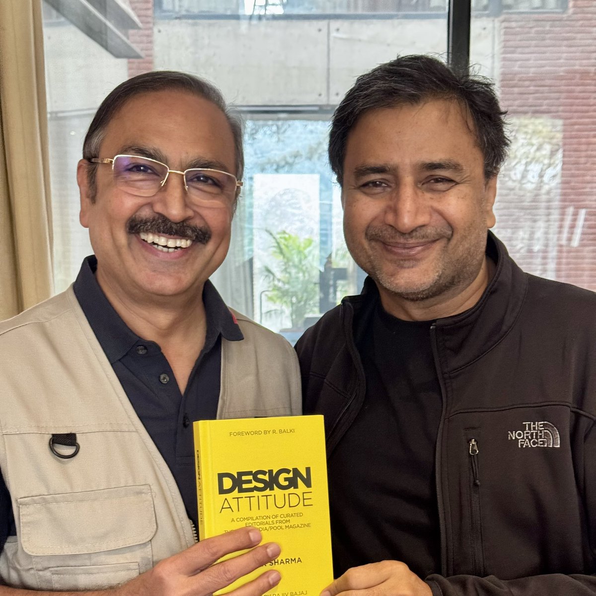 Sudhir_indi's tweet image. Honored to present Design Attitude to Riaz Khan, my NID batchmate, Ceramic Designer, &amp;amp; the Nawab of Loharu. Always elegant, courteous, &amp;amp; inspiring.

#DesignAttitude #CeramicDesign #Royalty #NIDAlumni #Gratitude