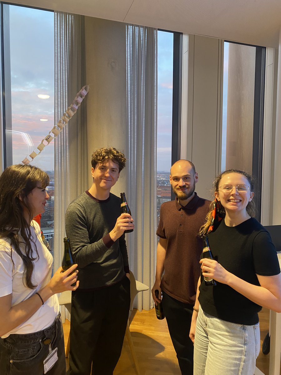 The first-ever Junior ISBUC Friday Bar had an amazing turn out! Sven Larsen-Ledet, Lukas Feilen and Kira Devantier presented flash talks about their exciting research!