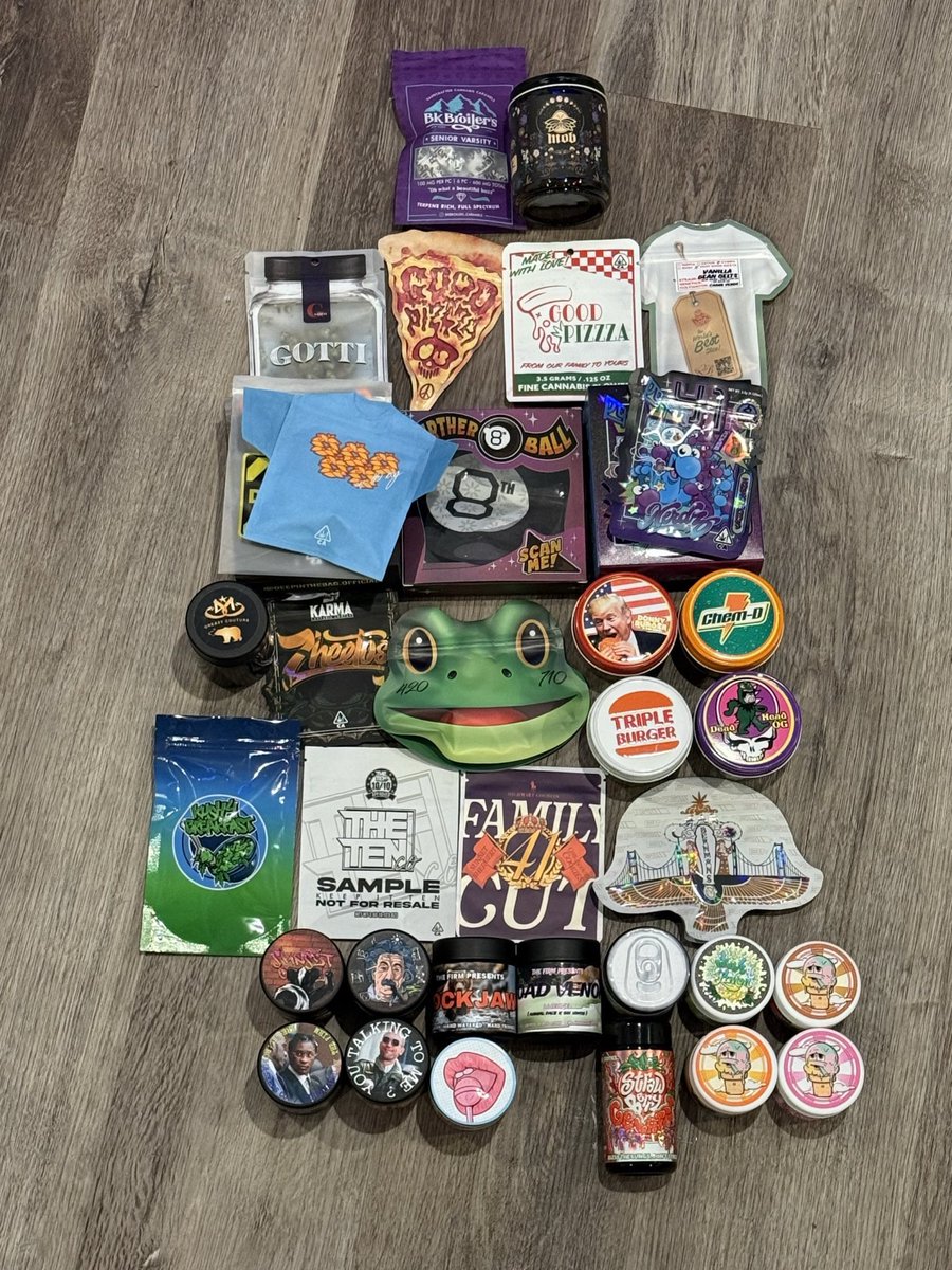 BuddysBodegaCA's tweet photo. Couple of flavors #BKBroilers #Willards #MountainOrganics #MOB @gotti1042 @goodpizzza #DeepInTheBag #Further @sherbmoney #GreasyCouture #KarmaCartel @_hashtribe #GodzillaGMO @kush4breakfast @thetenco_ @HighMartca #Powerzzzup #Bernman @Dammit__bobby_ #MrGelatti https://t.co/RFqZa05J8v