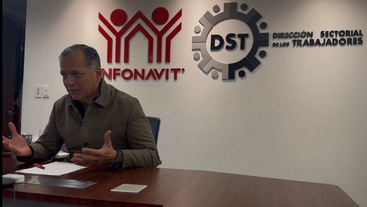 primeroelobrero's tweet photo. Lo que sigue es la revisión y modificación a la ley Orgánica del #Infonavit, los Sectores tanto Empresarial como Trabajadores, estamos participando en una mesa de trabajo #tripartita, con los legisladores federales, estas reformas, se están haciendo en consenso entre los Sectores, esta reforma va a permitir que el Instituto pueda subcontratar la construcción de vivienda, vivienda económica, la que no existe hoy en día y que será la que se va a ofertar.
 
Viene un cambio profundo y fundamental en el Instituto, vamos por vivienda suficiente y sobre todo de calidad, que no haya viviendas sin servicios, que no haya #vivienda donde después se abandone porque está mal construida y que sea digna para que las y los trabajadores de verdad se sientan orgullosos al ejercer un crédito del #Infonavit.
 
@MarioMaciasRobl, Director Sectorial de los Trabajadores.