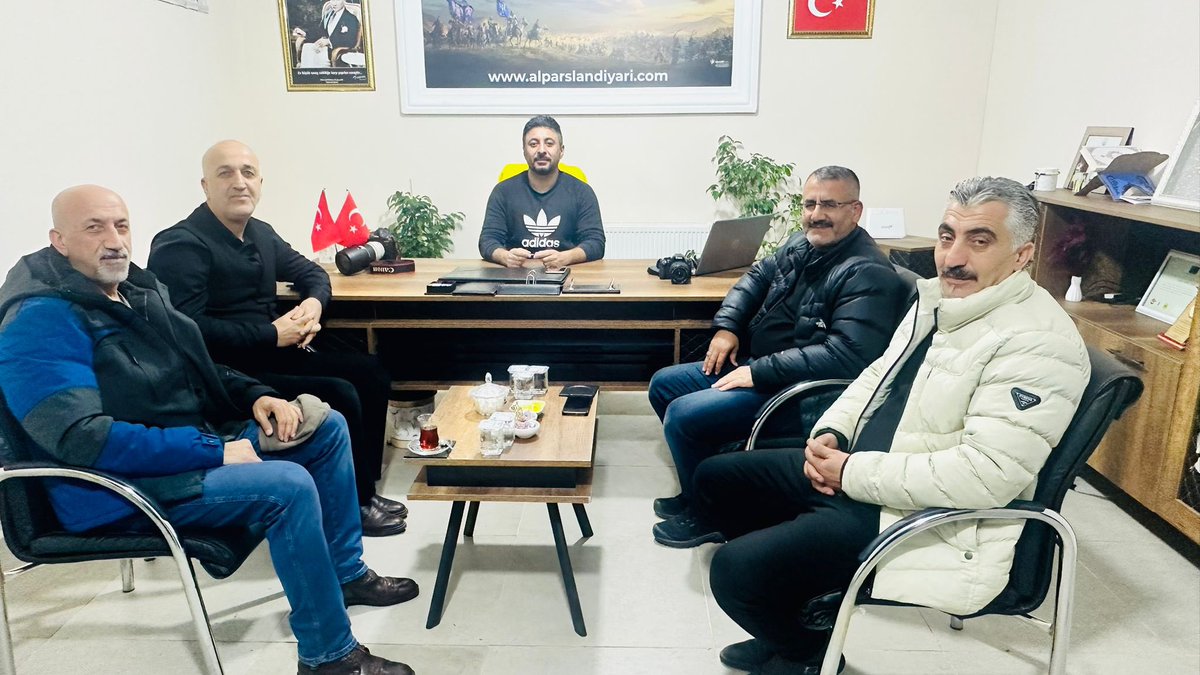 Muş Tanıtım Platformu (@mus_tanitim) on Twitter photo Başkanımız <a href="/FrtAykan/">Fırat AYKAN</a> Bşk. Yardımcımız <a href="/makifcavus/">Mehmet Akif Çavuş</a> G.Sekreterimiz Sn.<a href="/Dostx/">Mahmut Sönmez</a> ile birlikte Muş Gazeteciler Birliği’ne hayırlı olsun ziyaretinde Başkan Sn. Tuncay Çanga Sinan Balkaya ile Sezgin Hatipoğlu’ na sıcak be samimi karşılamalarından ötürü teşekkür ederiz. Başkanımız <a href="/FrtAykan/">Fırat AYKAN</a> Bşk. Yardımcımız <a href="/makifcavus/">Mehmet Akif Çavuş</a> G.Sekreterimiz Sn.<a href="/Dostx/">Mahmut Sönmez</a> ile birlikte Muş Gazeteciler Birliği’ne hayırlı olsun ziyaretinde Başkan Sn. Tuncay Çanga Sinan Balkaya ile Sezgin Hatipoğlu’ na sıcak be samimi karşılamalarından ötürü teşekkür ederiz.