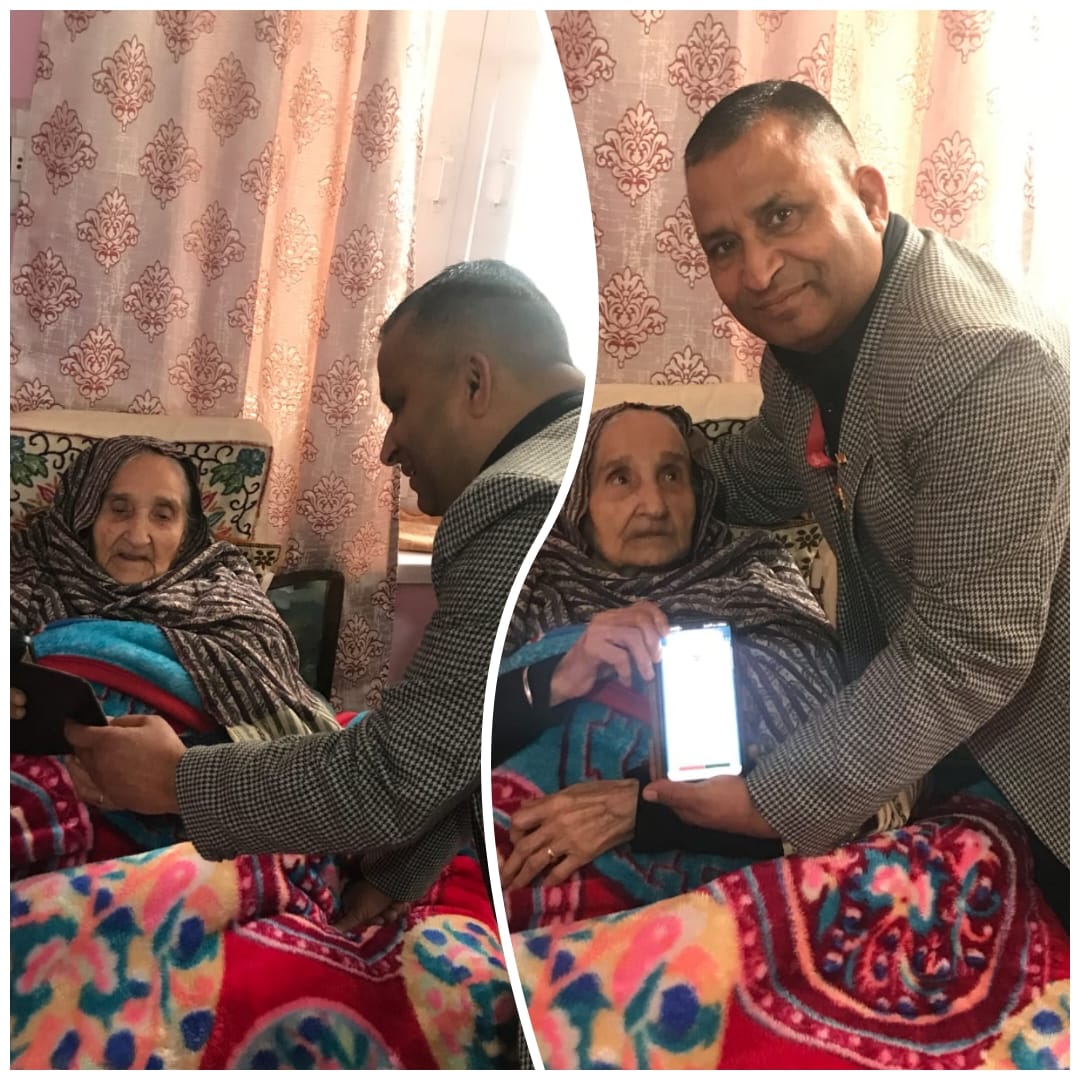 👆Dt 28 Nov 24 emotional scene when Digital Life Certificate (DLC) was given to 91yrs 1st War Widow from Srinagar Smt Lilan Kour   she look towards her DLC on mobile phone after that she look towards a person who generated her DLC *We Care* Jai Hind🇮🇳 ki Sena.
Team Sainik Welfare