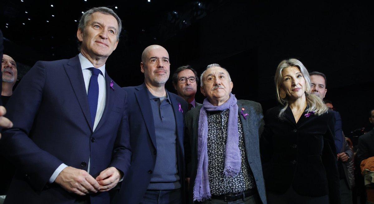 "El a por ellos", era "a por nosotros".

Callasteis, apoyasteis, y ahora tragáis porque no teneis argumentos ni para enfrentaros a ellos.

#FinDeCiclo
#EncuentroPorLaRepública