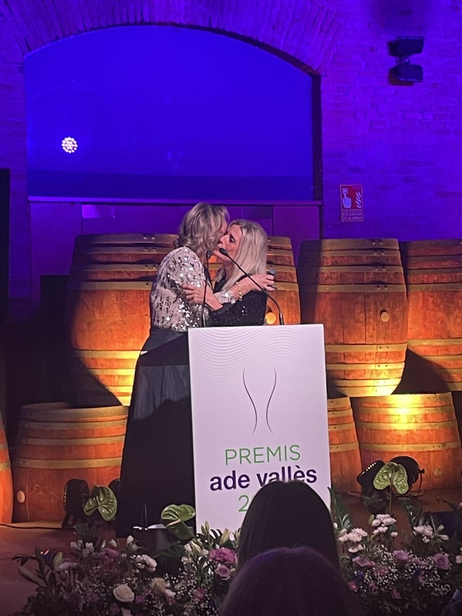edeon comunicació · disseny · marketing (@edeonnet) on Twitter photo Avui la <a href="/BlascoMonika/">Monika Blasco Racero</a> està fent un discurs de 10 als
#PremisADEVallès. “Quan una dona arriba a un lloc de lideratge no només representa la seva veu, sinó la de totes”. La responsabilitat de les líders va més enllà del propi èxit professional. #premis #empresa #santcugat Avui la <a href="/BlascoMonika/">Monika Blasco Racero</a> està fent un discurs de 10 als
#PremisADEVallès. “Quan una dona arriba a un lloc de lideratge no només representa la seva veu, sinó la de totes”. La responsabilitat de les líders va més enllà del propi èxit professional. #premis #empresa #santcugat