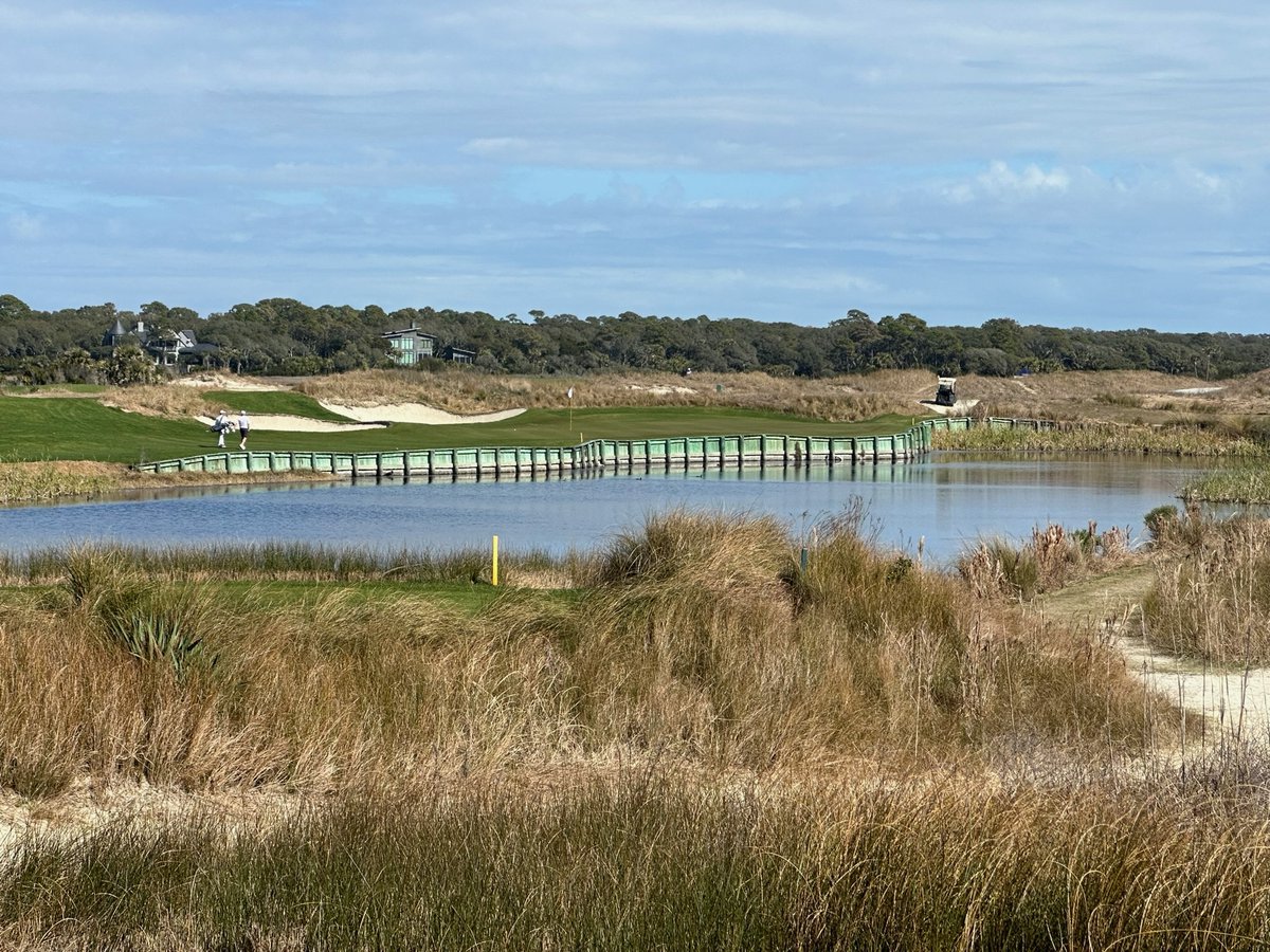 golf course enthusiast tweet media