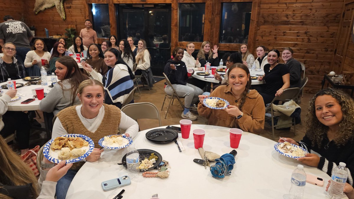 CoachDot_LU's tweet photo. TEAM THANKSGIVING DINNER! There is so much to be thankful for! MOST OF ALL ... We are thankful for God's love! We are also thankful for family; including our chosen one; Go Flames! 🔥 Remain Humble, Hungry, and Honor our Lord &amp; Savior! Dinner was great; Fellowship even better! ❤️ https://t.co/mPGnO1fjB9