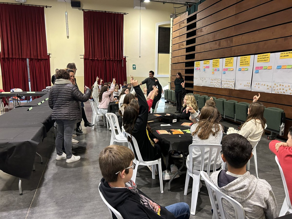 Esc Font del Roure tweet media