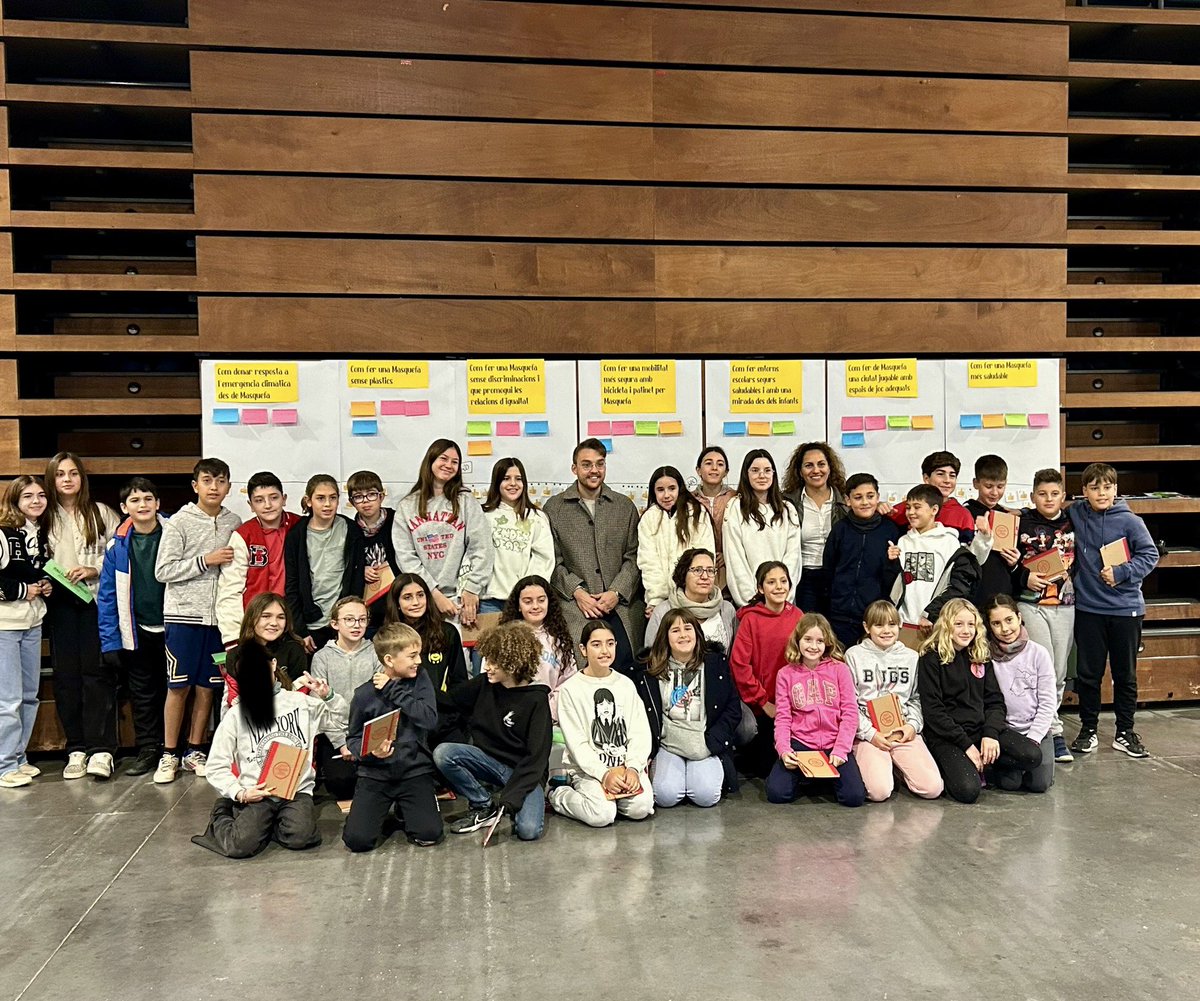 Esc Font del Roure tweet media