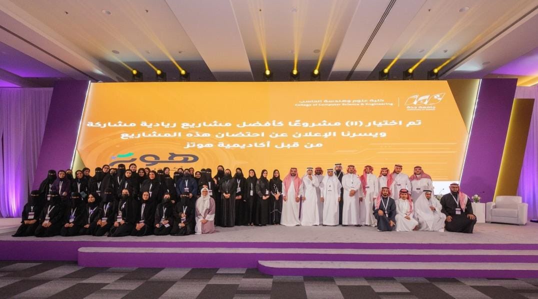 UOfjeddah's tweet photo. حاضنة أعمال رقمية |
سعياً لدعم الطلاب والطالبات المبدعين وتنمية مهاراتهم الرقمية، احتضنت #كلية_علوم_وهندسة_الحاسب ١١ مشروع ريادي رقمي بالشراكة مع أكاديمية هوتز  @SA_HOTS لتحويل ابتكاراتهم إلى منتجات رقمية قابلة للتطبيق.

#جامعة_جدة https://t.co/7tyVGWdgjy