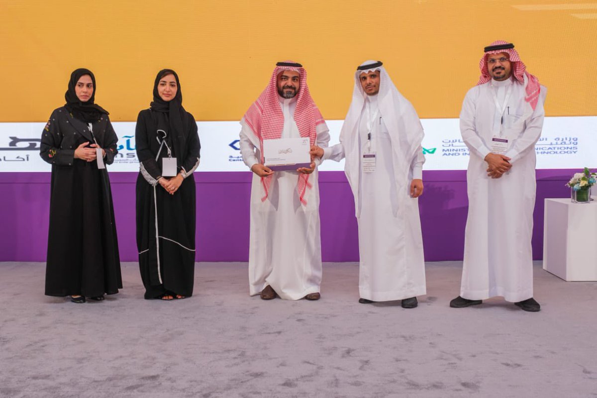 UOfjeddah's tweet photo. حاضنة أعمال رقمية |
سعياً لدعم الطلاب والطالبات المبدعين وتنمية مهاراتهم الرقمية، احتضنت #كلية_علوم_وهندسة_الحاسب ١١ مشروع ريادي رقمي بالشراكة مع أكاديمية هوتز  @SA_HOTS لتحويل ابتكاراتهم إلى منتجات رقمية قابلة للتطبيق.

#جامعة_جدة https://t.co/7tyVGWdgjy
