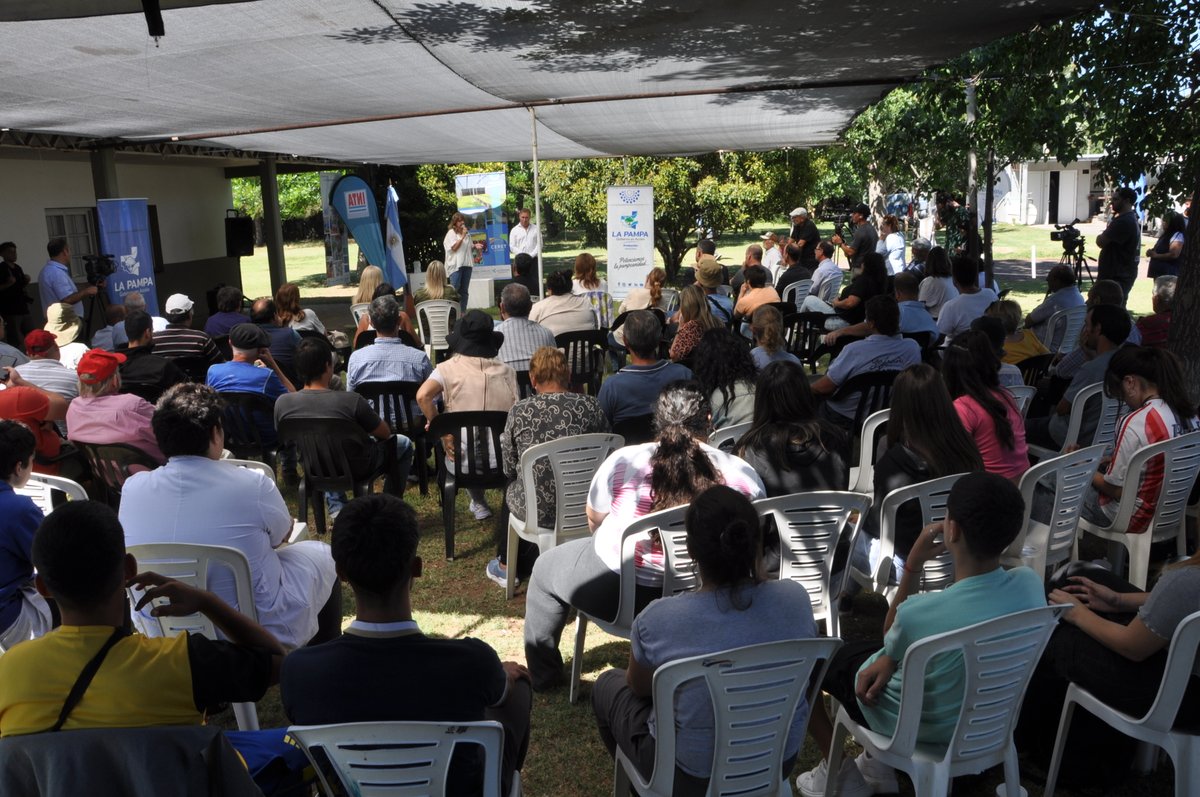👏📣Se está desarrollando la Jornada Hortícola Anual 2024 🥬🍅🥕
✅ El evento es organizado por el Ceret, la Agencia INTA General Pico y otras instituciones
✅ Concurrieron productores hortícolas, estudiantes, docentes y profesionales del área
#intageneralpico #horticultura