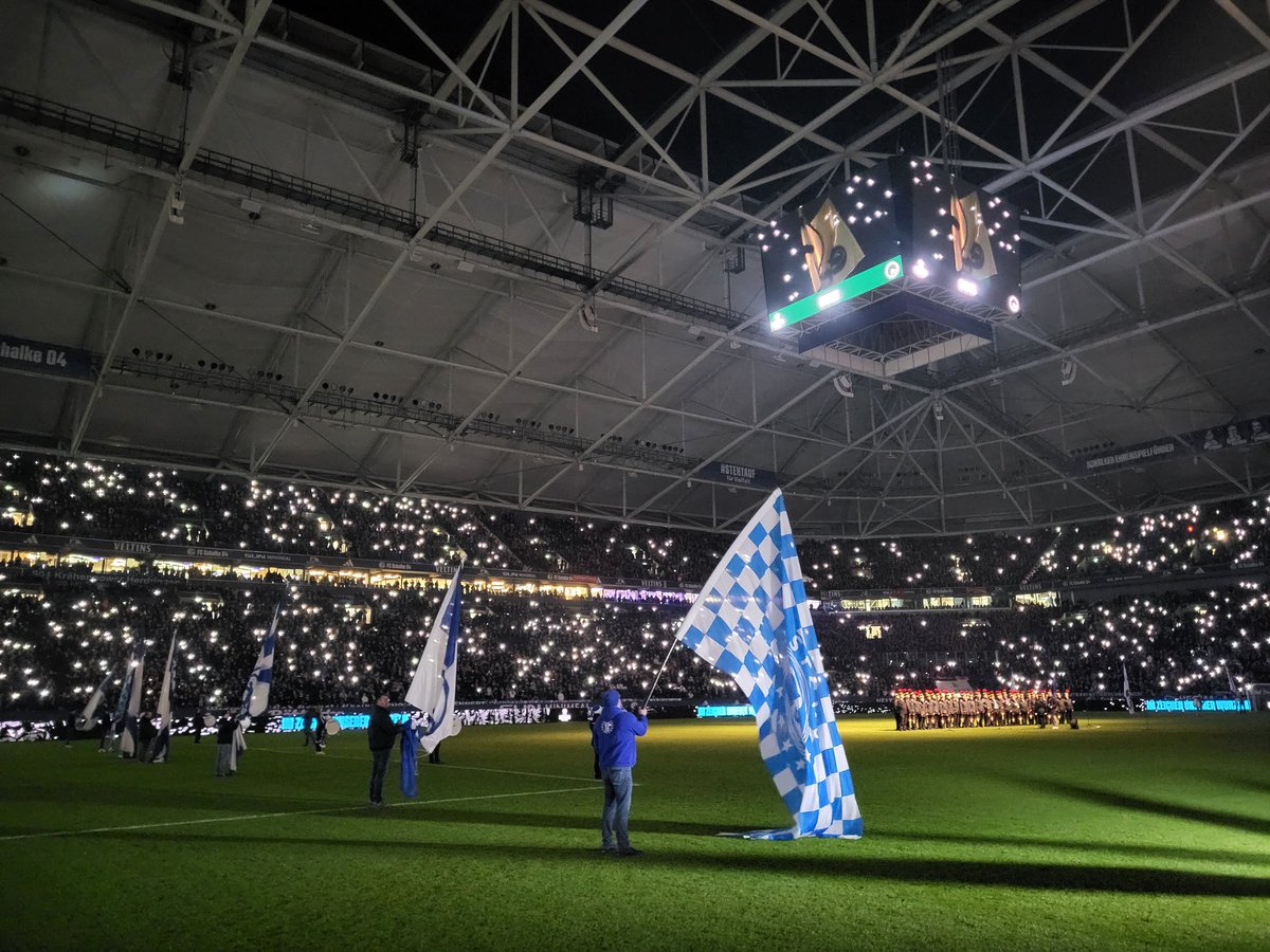 Bei aller Liebe für den eigenen Verein. Schon auch geil.

#S04FCK