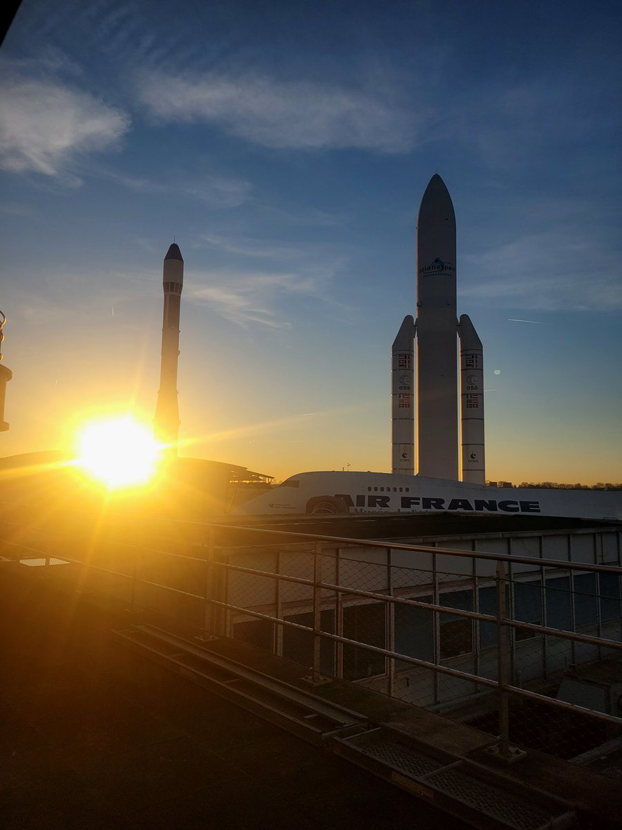 agathe_bf's tweet image. #WinterSunset au @MuseeAirEspace 💛 #AvGeek #SpaceGeek #MuséeAirEspace