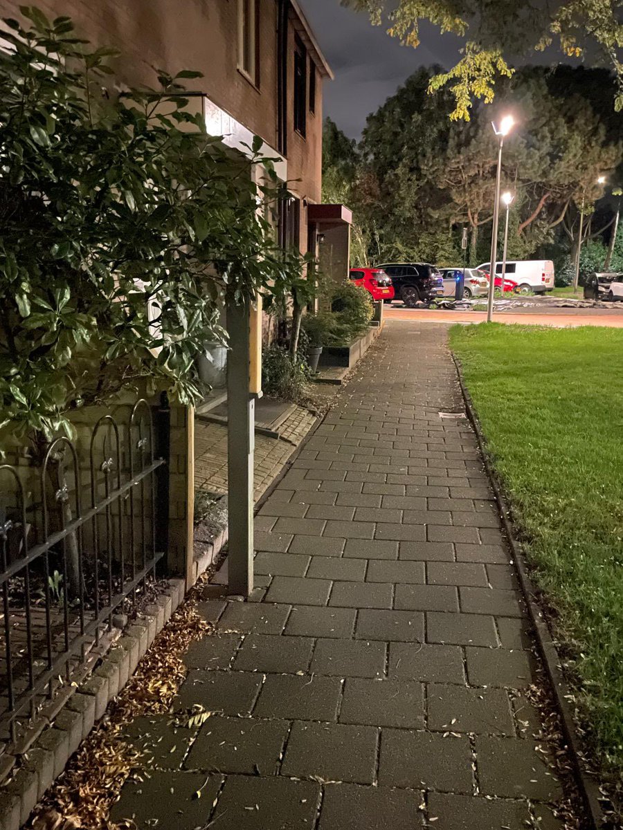 Het zijn de donkere dagen voor kerst en de straat verlichting Zandrak 89 tot 111 en drijversmast 40 tot 34 is voor de tweede keer uit!  <a href="/gemkadij/">Krimpen a/d IJssel</a> kunnen jullie deze maken!