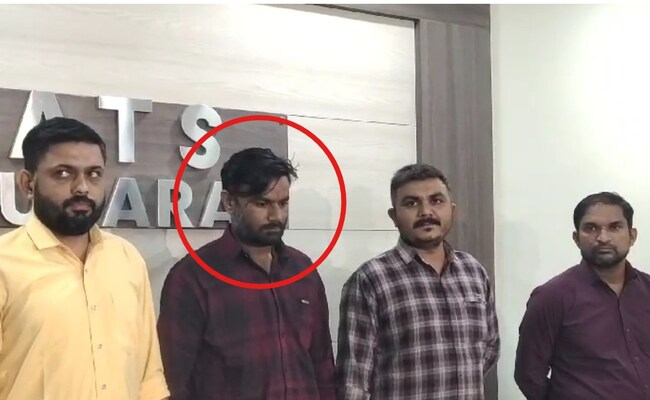 ndtv's tweet photo. For ₹ 200 A Day, Gujarat Man Shared Intelligence On Coast Guard With Pakistani Spy https://t.co/Y4Ep5mKgYK https://t.co/6XVirUpwU5