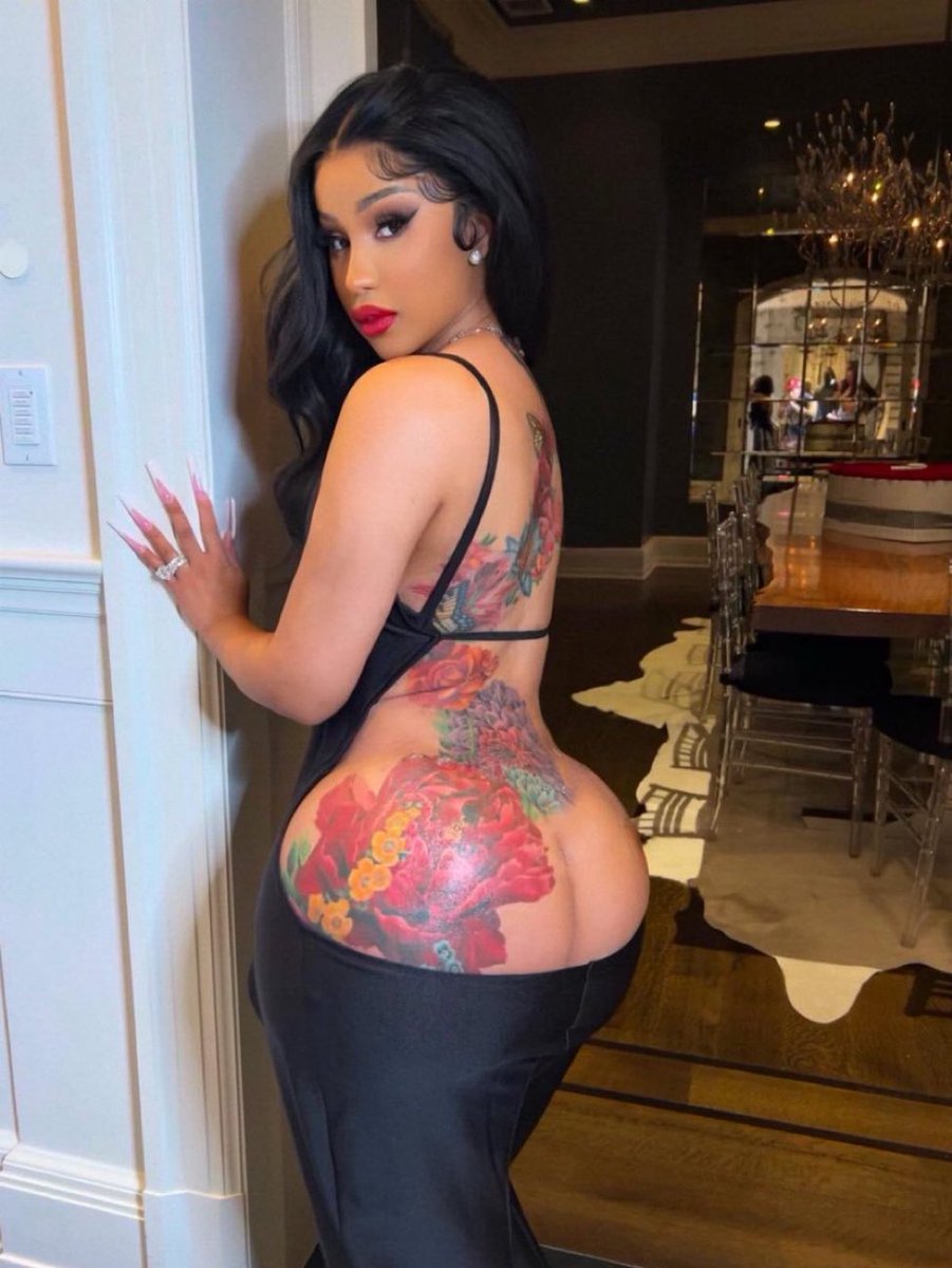 cardiposts's tweet photo. your dream girl, cardi b https://t.co/O9nKRssrzF