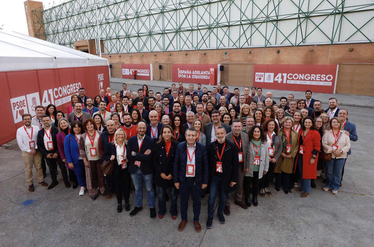 psoedesevilla's tweet photo. 📸 Foto de la delegación de los socialistas sevillanos.

❤️ El PSOE de Sevilla es el corazón del PSOE, y en estos días, donde hacemos de anfitriones para este #41CongresoPSOE, latimos #ConTodasNuestrasFuerzas.

✊🏼 Vamos a defender un proyecto renovado que ilusiones a la sociedad. https://t.co/y6STOMWj9A