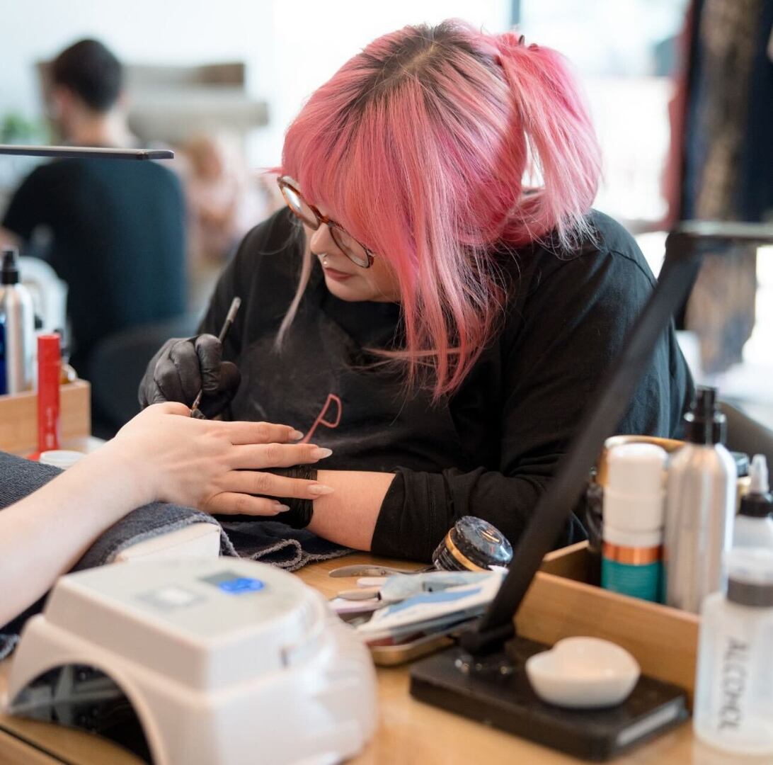 After hosting a Thanksgiving feast, it’s time to treat yourself! 💅✨ Nothing says self-care like a little pampering at @paintgardenoaks —because your nails deserve a holiday too! 🎉🍂 instagr.am/p/DC9ruohpZso/