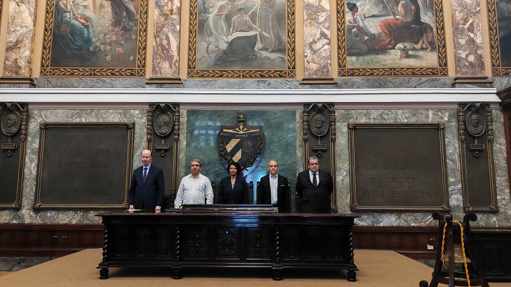 WalterBG_MES's tweet photo. Celebramos acto por el Día Iberoamericano de la Ciencia, en la @UdeLaHabana, con la presencia de
@ArmandoRguezB, Ministro del @citmacuba, Félix García Lausín, Coordinador del #CUIB
@SEGIBdigital y Luís Telo da Gama, Secretario General de CYTED. #Cuba
#GenteQueSuma #UnidosXCuba https://t.co/2bQzgnA6Uh
