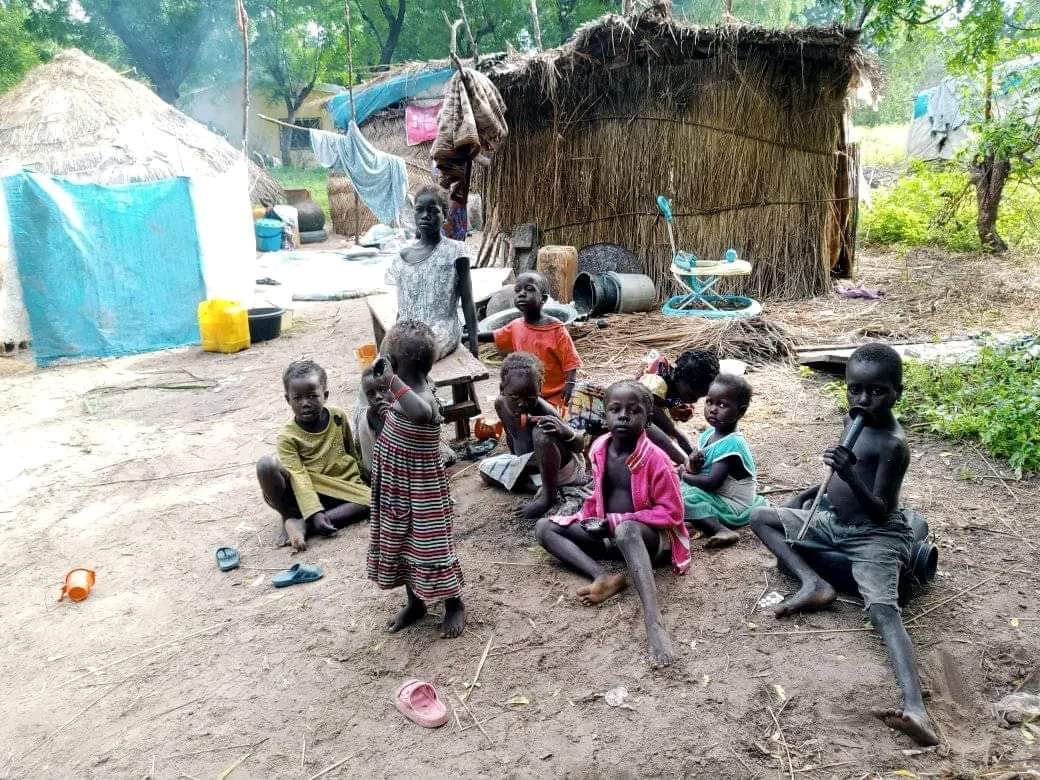 SaSol_24's tweet photo. Crise humanitaire au Nord-Cameroun (Sahel-Lac Tchad) / Inondations + Attaques terroristes Boko Haram/ Meurtres, rumeurs, paniques : déplacements, malnutrition, choléra.
#bokoharamcameroun #cholera #violences #VBG #nordcameroun #bokoharam #attaquesterroristes #inondations #crise https://t.co/WhRLezXcNn
