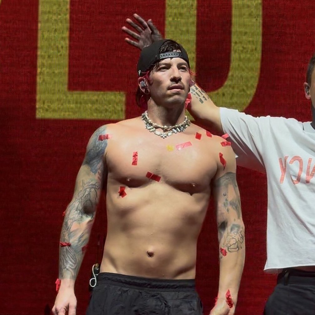 joshshirtless's tweet photo. https://t.co/zk0khqxRAX