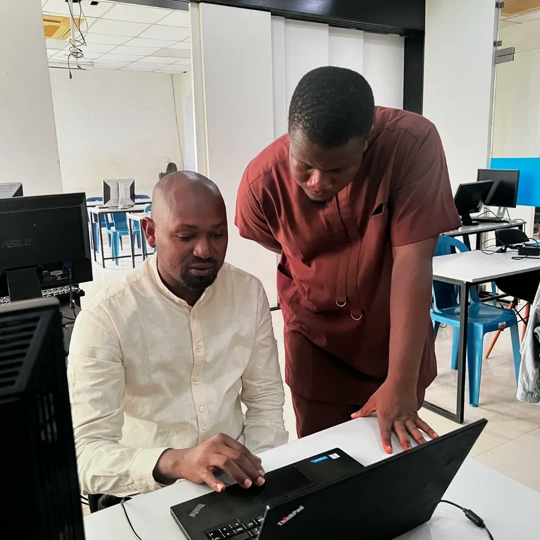 IduateD's tweet photo. Diving into the world of Linux! Guiding my students through the basics of Linux Operation system and inspiring them to explore the world of coding 

Linux: where coding meets creativity 

#IntroToLinux  #LinuxEducation #LinuxCoding  #LinuxForBeginners #BayelsaTechHub  #IDTech https://t.co/qy8DiCFBmi