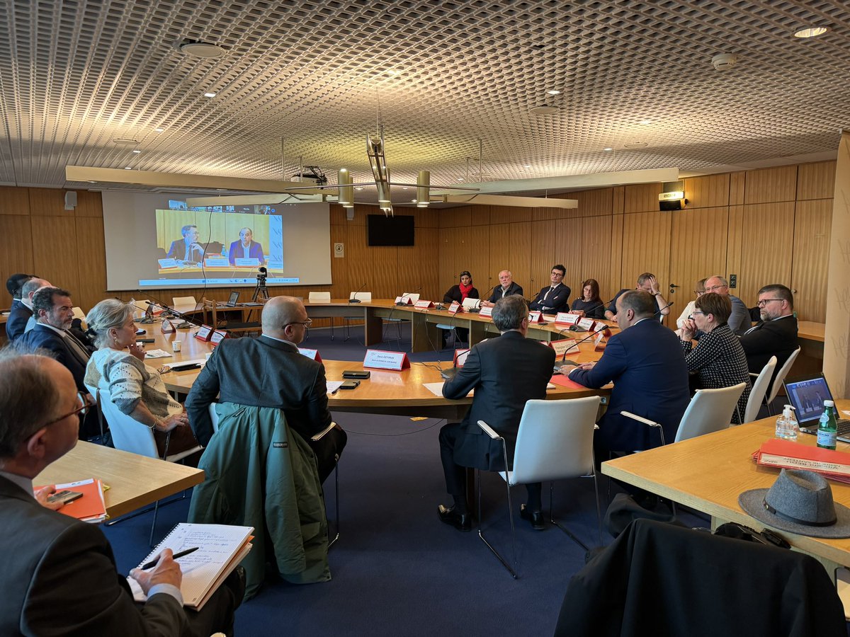 #Vielocale | Étienne Stoskopf, préfet du Val-de-Marne, a répondu favorablement à l’invitation des membres de l’association des maires du #ValdeMarne, réunis cet après-midi en assemblée générale. 

🤝 Le préfet a, à cette occasion, réaffirmé son engagement en faveur d’un
