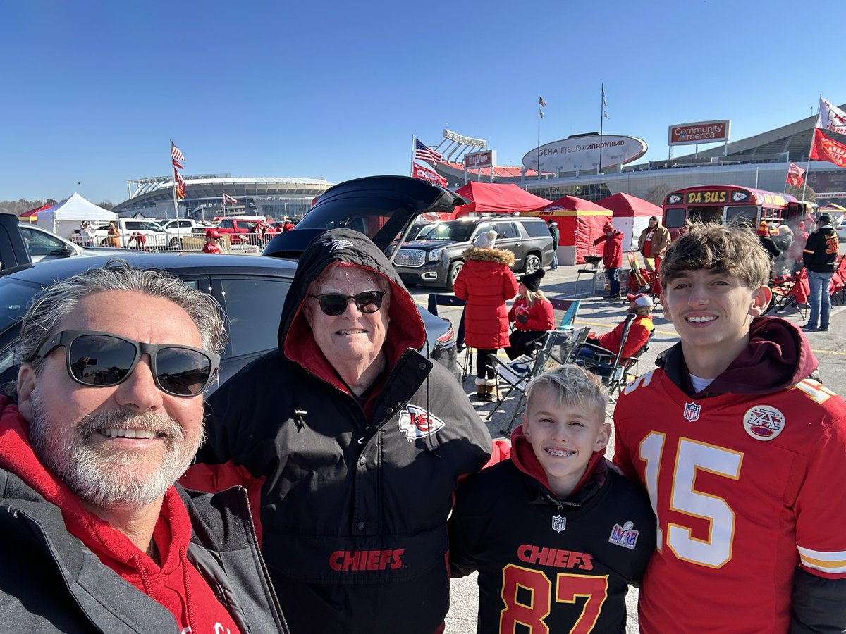 KjayK35's tweet photo. Good to have three generations together for Will’s first time at Arrowhead. https://t.co/iFJJqE2CgD