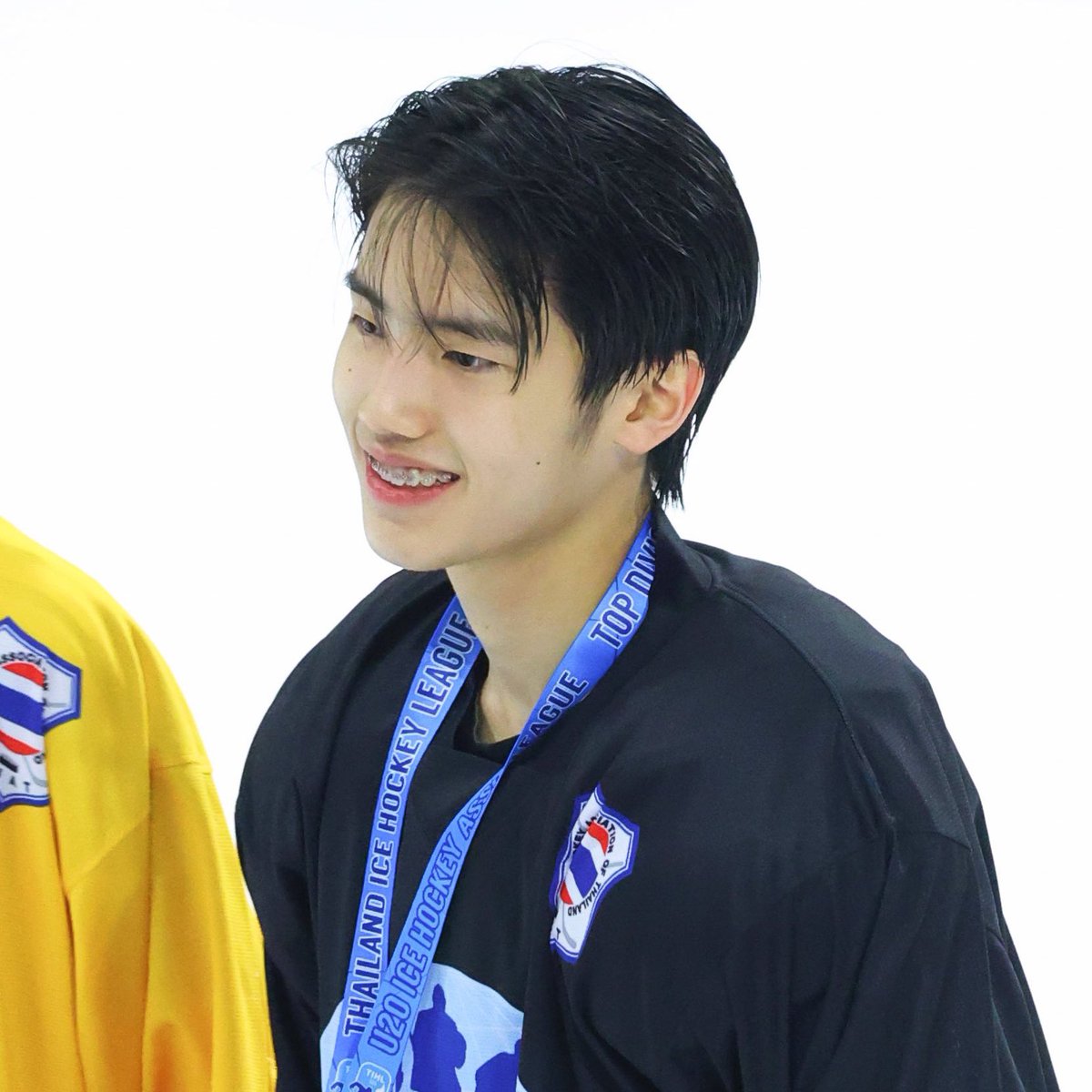 cherryluvpp's tweet photo. ยิ้มนี้ประหารหมู่ 😭😭😭😭😭😭😭😭😭😭😭 ที่เค้าบอกคนหน้านิ่งอย่าให้ยิ้มคือเรื่องจริงมาก ฮื่อ ยิ้มแล้วยิ่งน่ารัก หล่อ เท่ สมาร์ท ตัวท้อป ไอบ้า เขินอะ ยิ้มบ่อยๆก็ดีแต่ที่ไม่ดีคือพี่สาวจะชัก https://t.co/WEElKxInkG