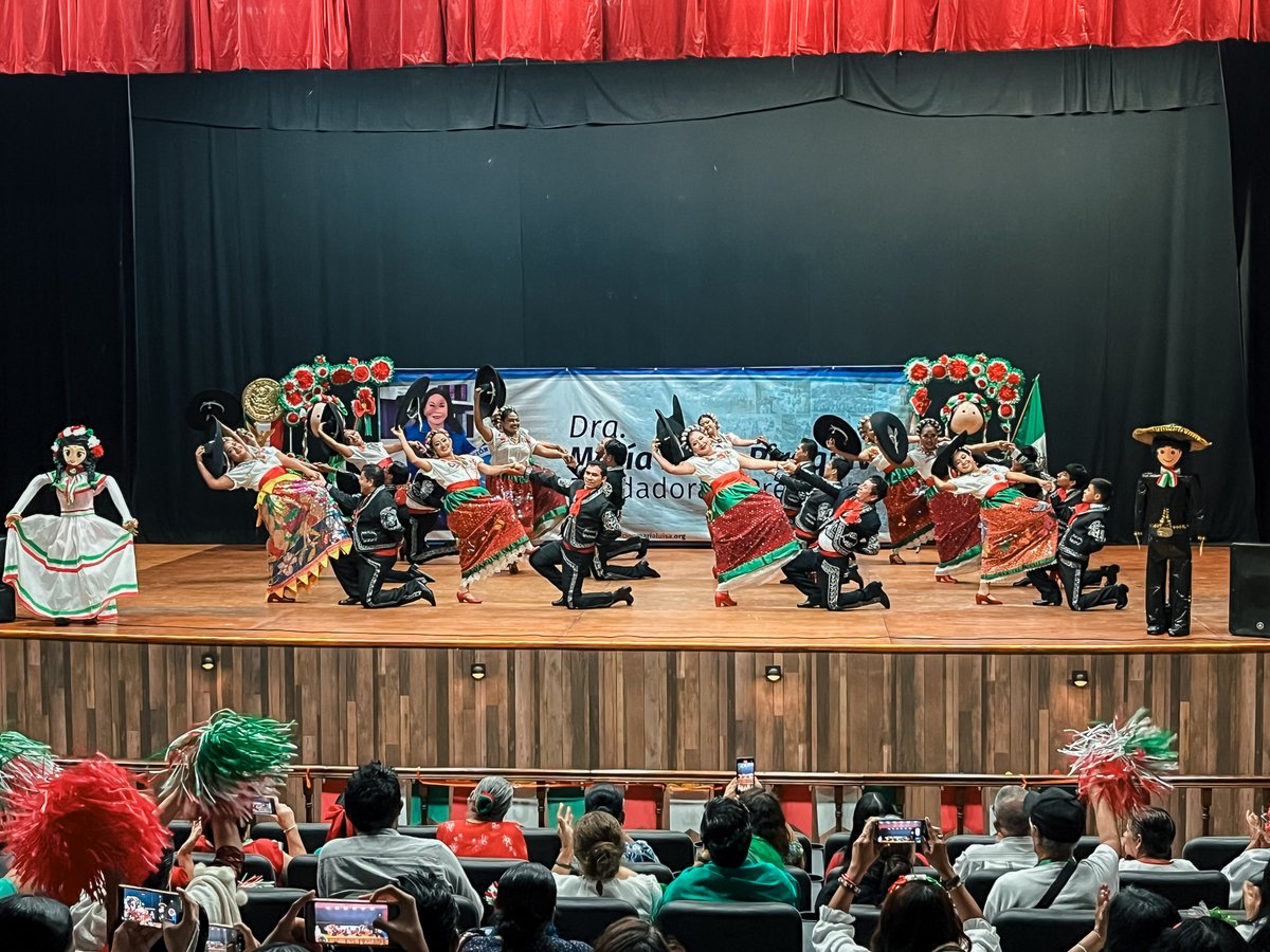 #FimlmMéxico 🇲🇽| 🎉✨ En San Andrés Tuxtla, Veracruz, 200 adultos mayores con sus familias participaron de una emotiva jornada de apoyo. 

Gracias a las empresas donantes: Autobuses Coordinados, Estafeta y Jafra, por ayudarnos a ayudar. 🌟

Conoce más: cutt.ly/jeZrWsPQ