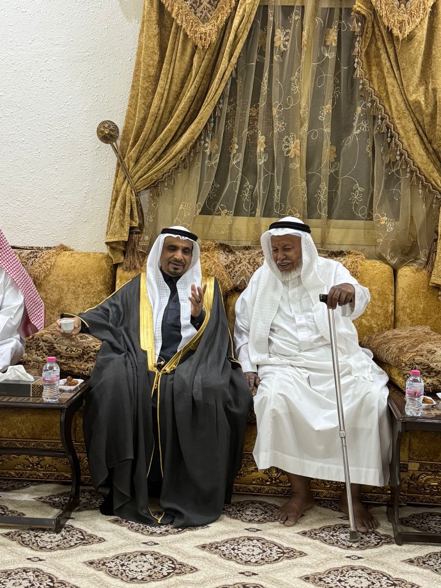 kl1oo's tweet photo. الشيخ: غازي متروك المحمدي  وابنه سلطان يستقبل اعضاء لجنة عتق رقبة #فيصل_عواض_الحربي ممثلة في الشيخ: حامد بن علي الحرقان
بمجلسه بالمدينة المنورة https://t.co/OGM0HKkhPo