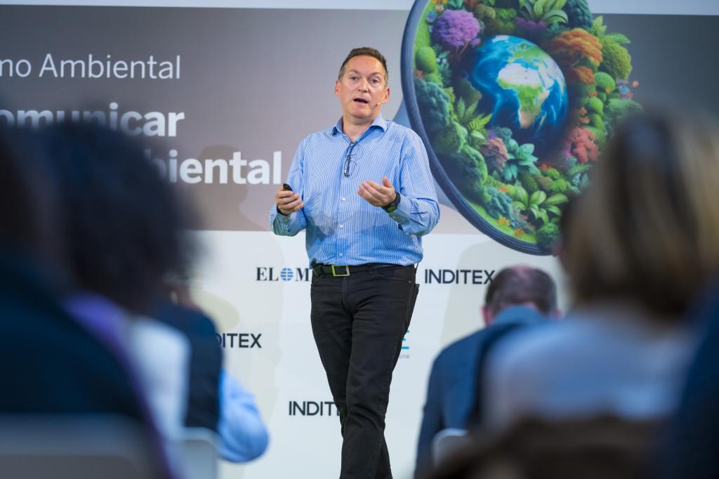 EscuelaUE's tweet photo. Ayer celebramos la XI edición de las Jornadas de Periodismo Ambiental en las que abordaron temas como los avances de la cumbre de la ONU, la cobertura de la DANA y cómo informar sobre crisis ambientales. Evento completo en Youtube. Fotos 📷 Ángel Navarrete https://t.co/2cANW0FQKa https://t.co/Buk47ppHVq