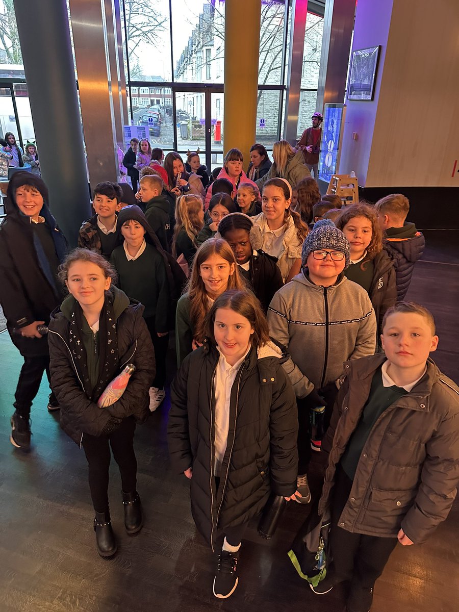 Dosbarth y Nant and Mynydd had a wonderful experience at the <a href="/ShermanTheatre/">Sherman Theatre / Theatr y Sherman</a> today. What a brilliant performance of #achristmascarol.  We were #respectfulresilientresponsible. #teamtrehopcyn