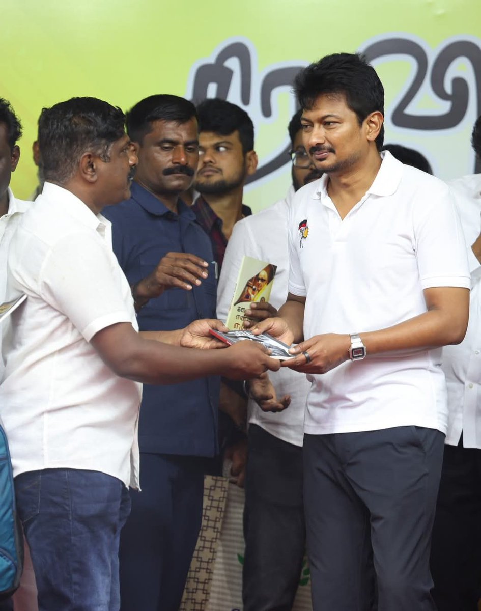 மாண்புமிகு தமிழக துணை முதல்வர் ,இளைஞர் நலன் மற்றும் விளையாட்டு மேம்பாட்டுத் துறை அமைச்சர் <a href="/Udhaystalin/">Udhay</a> அவர்களின் பிறந்தநாள் விழாவில்  கலந்து கொ‌ண்டு‌ வாழ்த்தியபோது🙏💐
With 
Somu Santhosh 
Siva Raman 
Madhan Sr. #HBDDyCMUdhay
#hbdudhaystalin 
#chinnavar 
#udhayanidhistalin 
#dmk