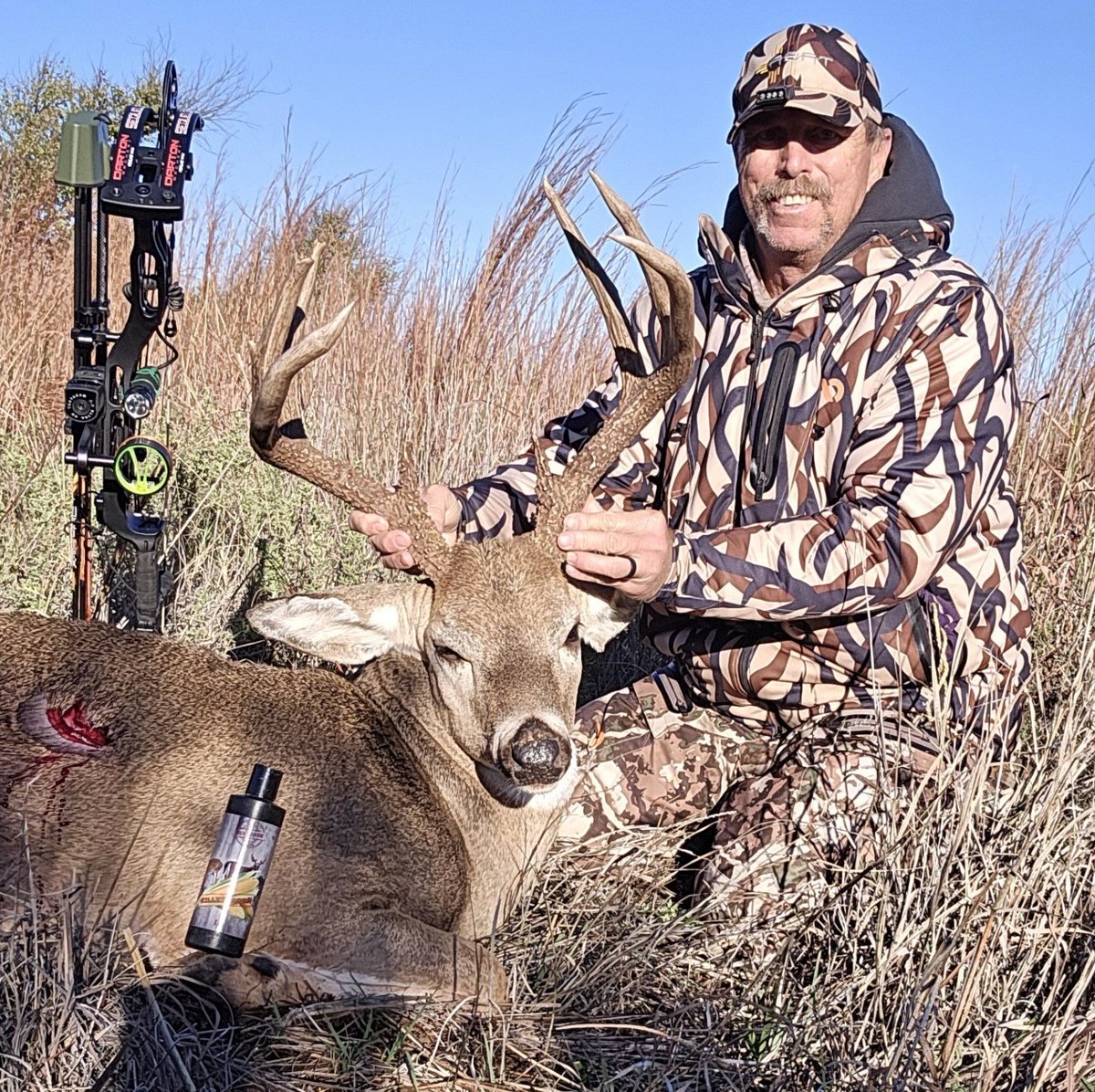 Don Eaton with a nice buck using the Sequel 31 and X Impact Arrows!

#BlackEagleArrows #TeamBEA #DartonArchery #Darton