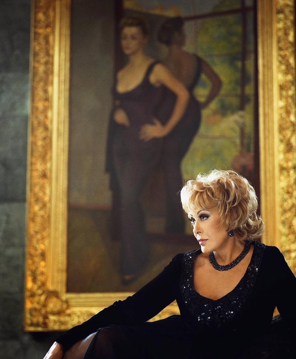 #SilviaPinal contó una vez que cuando #DiegoRivera le hizo un cuadro en 1956, le preocupaba cómo pagaría y hasta contempló si sería a plazos.👨‍🎨🖼️🎨

El 3 de noviembre, día de su santo, el artista obsequió la obra a la diva. ✨ Se dice que Rivera se había enamorado.😱