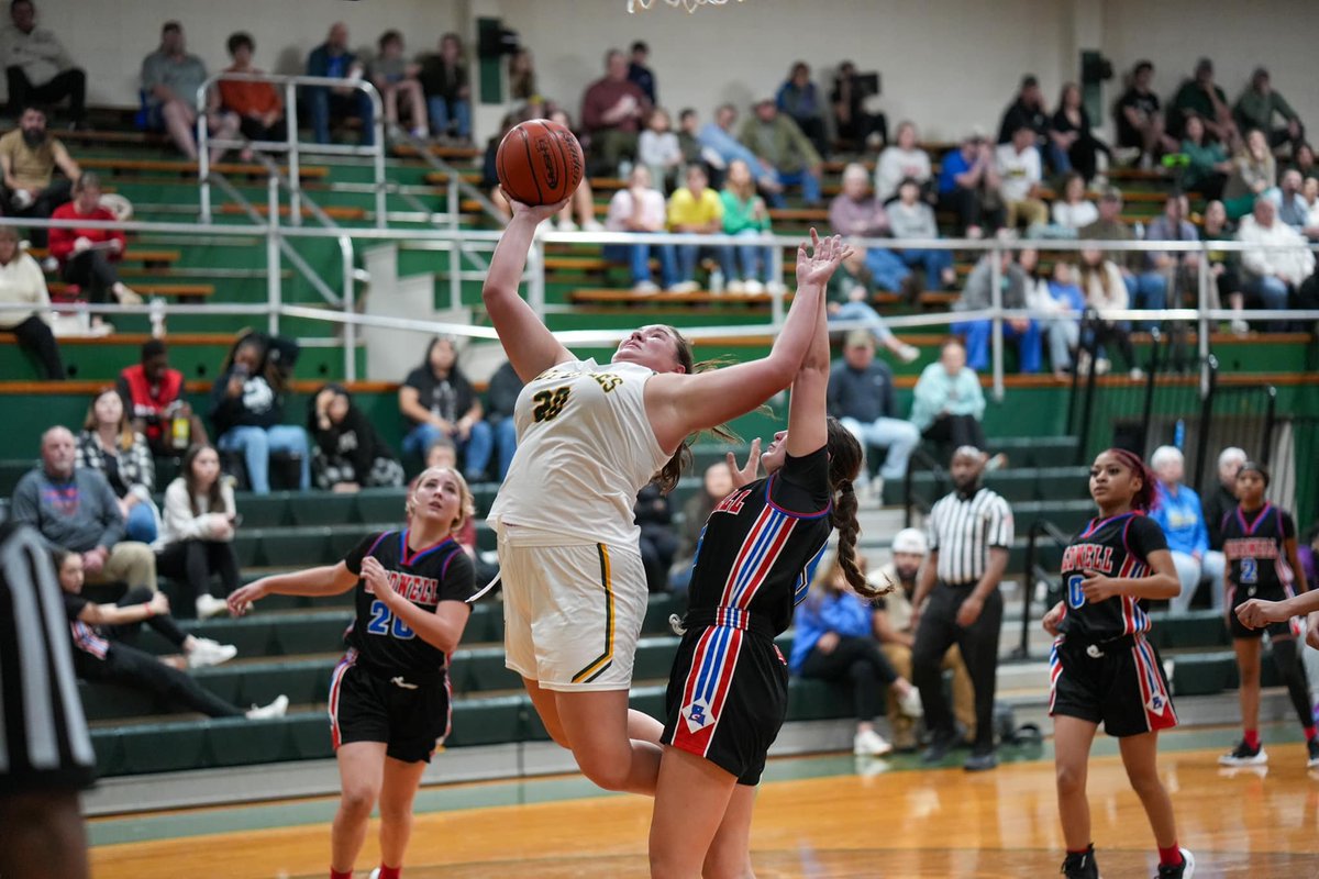 CarlyMeyna4567's tweet photo. 💪🏀🗑️ @CoachCPrice https://t.co/Yp3dH3HrV1