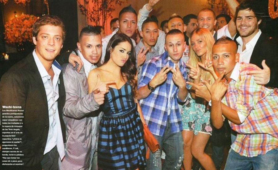 fabipa90's tweet photo. Los hijos de Wanda, L-Gante, Icardi y la China Suarez en navidad y año nuevo https://t.co/sDGe3tMcGr