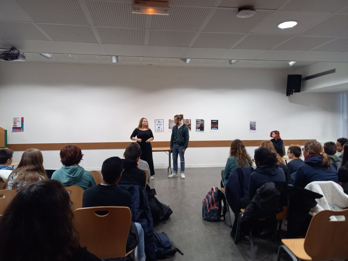 Théâtre-forum avec la compagnie Commédiamuse sur invitation de la médiathèque La Navette avec les 4e7 et les 4e5 : Non au harcèlement ! Non aux stéréotypes !
#NAH <a href="/ElbeufSurSeine/">Ville Elbeuf sur Seine</a> <a href="/dsden76/">DSDEN76</a>