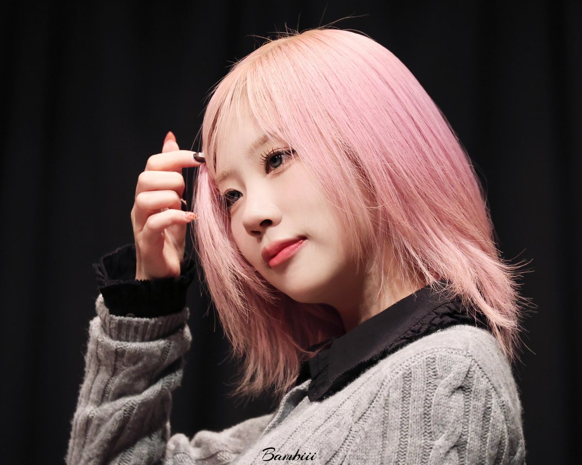 241129

숨 막히는 미모🥰

#도시 #Dosie #ドシ 
#퍼플키스 #PURPLE_KISS