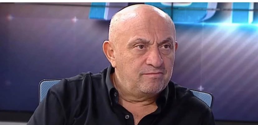 🗣️ Sinan Engin: "30-40 milyon Euro'luk AZ Alkmaar'1 yenemiyorsun kalkip Osimhen'in 70 milyon Euro'luk bonservisini hesap ediyorsun. Olacak is mi?"