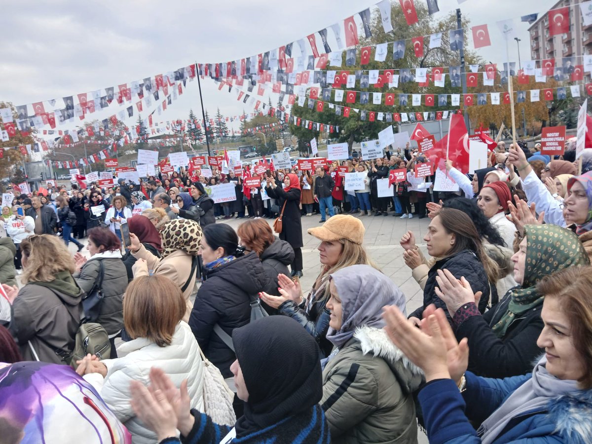 Sayın Cumhurbaşkanım bizim ülkemize bu mağduriyet yakışmıyor. Lütfen 100.bin Ustaöğreticinin mağduriyetini giderin.
#YeterArtık
USTAÖĞRETİCİ
<a href="/RTErdogan/">Recep Tayyip Erdoğan</a>
<a href="/dbdevletbahceli/">Devlet Bahçeli</a>
<a href="/MHP_Bilgi/">MHP</a>
<a href="/Akparti/">AK Parti</a>
<a href="/csgbakanligi/">T.C. Çalışma ve Sosyal Güvenlik Bakanlığı</a>
<a href="/HMBakanligi/">T.C. Hazine ve Maliye Bakanlığı</a>
<a href="/Yusuf__Tekin/">Yusuf Tekin</a> 
<a href="/tcmeb/">Millî Eğitim Bakanlığı</a> 
<a href="/TBMMresmi/">TBMM</a> 
<a href="/CelileErenOKTEN/">Celile Eren ÖKTEN</a> 
<a href="/cengizmete/">Cengiz Mete</a>