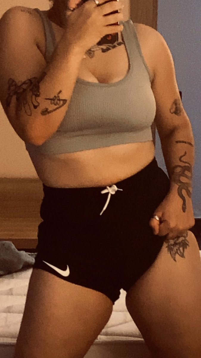 merdiosax's tweet photo. hola perritos, quien quiere ser el primero en tener el privilegio de ser el primer sumiso y el primer tributo a mi regreso? 

🔥findom femdom sumiso financiero esclavo financiero slow drain fetish feet feetfetish boots bootfetish paypig moneyslave pelele pagafantas goddess🔥 https://t.co/v77pTREFT7