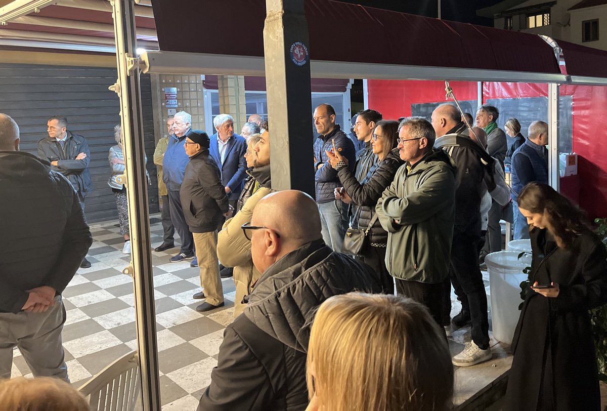gasparripdl's tweet image. Ora con il candidato sindaco di #Anzio Stefano Bertollini che sarà la risposta di laboriosità, professionalità e competenza ai denigratori di questa storica e bella città con un grande orgoglio e futuro che @forza_italia difende!