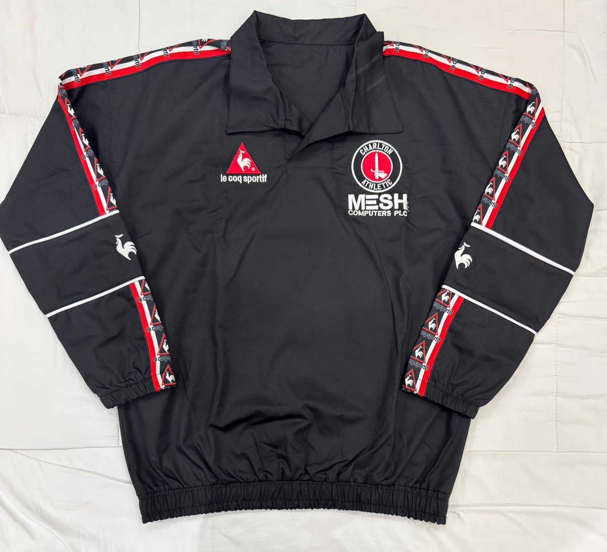 Redrobinsretro1's tweet image. ‼️AVAILABLE NOW‼️

Available now to order @ square.link/u/IS5WU3Wl

Mesh Drill Top 🔥 

Limited edition 

To win a random shirt from us free

• Repost 🔄

• Follow us ❤️

Winner announced 18/12/2024

#CAFC