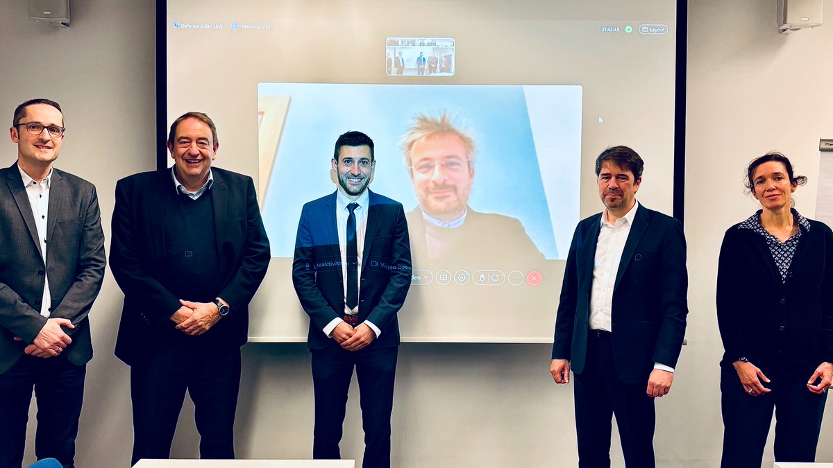 Thibaut Divoux (@divouxlab) on Twitter photo 🍾🎉 Heartfelt congratulations to Dr Julian Link <a href="/UniHannover/">Leibniz Uni Hannover</a> for a brilliant #PhD defense on the role of shear history in the #rheological properties of #cement #suspensions - including splendid rheo-#tomography data from <a href="/psich_en/">PSI Paul Scherrer Institut</a> Read the paper 👉 doi.org/10.1002/cepa.2… 🍾🎉 Heartfelt congratulations to Dr Julian Link <a href="/UniHannover/">Leibniz Uni Hannover</a> for a brilliant #PhD defense on the role of shear history in the #rheological properties of #cement #suspensions - including splendid rheo-#tomography data from <a href="/psich_en/">PSI Paul Scherrer Institut</a> Read the paper 👉 doi.org/10.1002/cepa.2…