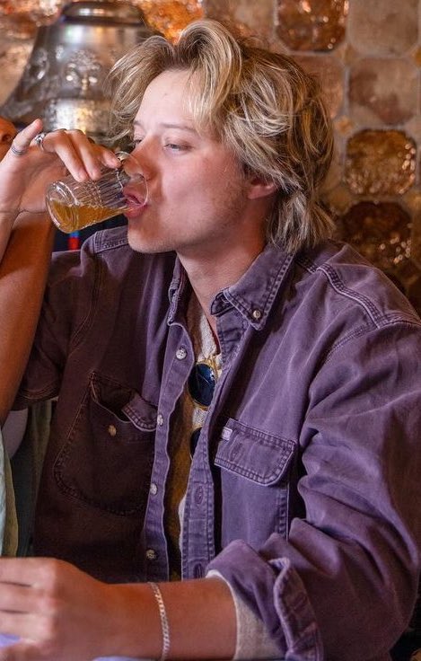 vaeulaliop's tweet image. como pode ele exalar tantoo ar de tesudo pqp 🤤