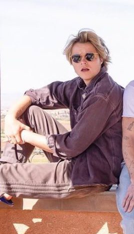 vaeulaliop's tweet image. como pode ele exalar tantoo ar de tesudo pqp 🤤