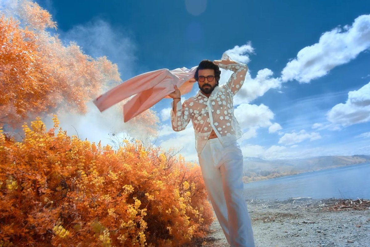 Alokkhosla143's tweet photo. @AlwaysRamCharan @shreyaghoshal @singer_karthik @ramjowrites @Lyricist_Vivek @KausarMunir @MusicThaman Congratulations #RamCharan Anna that #NaanaaHyraanaa lyrical song is now Higest viewed Lyrical song of TFI 🔥🤩🙌♥️
The melody, visuals, locations everything is just topnotch 🫰🏻💞
Ur God level screen presence 🥵💥
#GameChangerThirdSingle
#GameChangerOnJan10 https://t.co/KGUB0BlYOQ